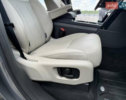 Сірий Ленд Ровер Діскавері, об'ємом двигуна 2 л та пробігом 124 тис. км за 28777 $, фото 70 на Automoto.ua