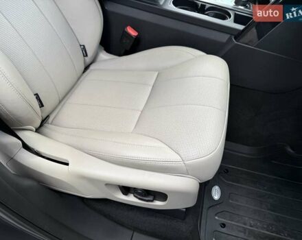 Сірий Ленд Ровер Діскавері, об'ємом двигуна 2 л та пробігом 124 тис. км за 28777 $, фото 69 на Automoto.ua