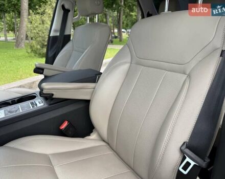 Сірий Ленд Ровер Діскавері, об'ємом двигуна 2 л та пробігом 124 тис. км за 28777 $, фото 61 на Automoto.ua