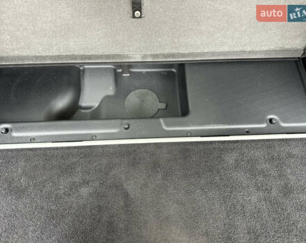 Серый Ленд Ровер Дискавери, объемом двигателя 3 л и пробегом 52 тыс. км за 39500 $, фото 102 на Automoto.ua