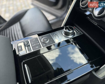 Ленд Ровер Дискавери 2020 в Киеве на Automoto.ua Серый Ленд Ровер Дискавери, объемом двигателя 3 л и пробегом 74 тыс. км за 51000 $, фото 75 на Automoto.ua