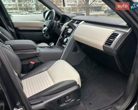 Серый Ленд Ровер Дискавери, объемом двигателя 3 л и пробегом 99 тыс. км за 49900 $, фото 2 на Automoto.ua