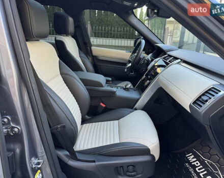 Ленд Ровер Дискавери 2021 в Киеве на Automoto.ua Серый Ленд Ровер Дискавери, объемом двигателя 3 л и пробегом 54 тыс. км за 58700 $, фото 32 на Automoto.ua
