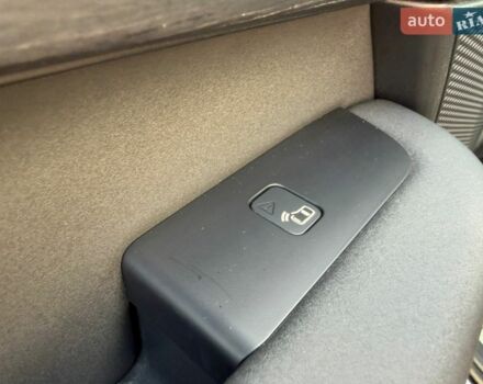 Сірий Ленд Ровер Діскавері, об'ємом двигуна 3 л та пробігом 117 тис. км за 51900 $, фото 27 на Automoto.ua