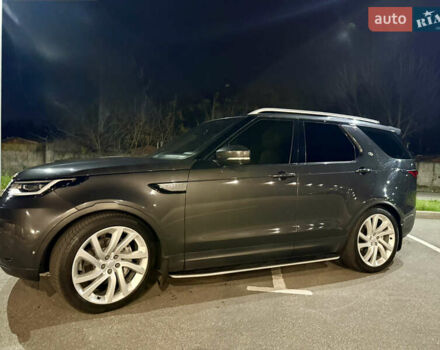 Серый Ленд Ровер Дискавери, объемом двигателя 3 л и пробегом 73 тыс. км за 64000 $, фото 1 на Automoto.ua