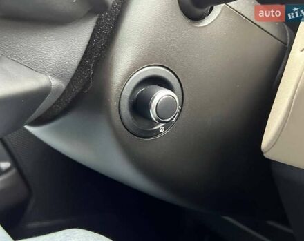 Синий Ленд Ровер Дискавери, объемом двигателя 3 л и пробегом 135 тыс. км за 28990 $, фото 25 на Automoto.ua