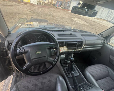 Зелений Ленд Ровер Діскавері, об'ємом двигуна 3.96 л та пробігом 200 тис. км за 5500 $, фото 6 на Automoto.ua