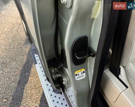 Зелений Ленд Ровер Діскавері, об'ємом двигуна 2.7 л та пробігом 192 тис. км за 14500 $, фото 74 на Automoto.ua