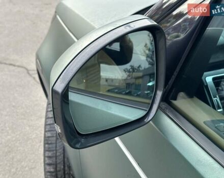 Зелений Ленд Ровер Діскавері, об'ємом двигуна 3 л та пробігом 72 тис. км за 38490 $, фото 16 на Automoto.ua