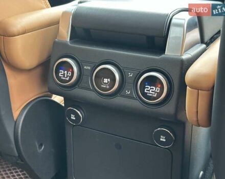 Зелений Ленд Ровер Діскавері, об'ємом двигуна 3 л та пробігом 72 тис. км за 38490 $, фото 38 на Automoto.ua