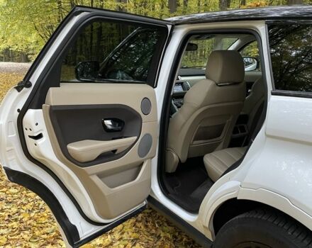 Белый Ленд Ровер Эвок, объемом двигателя 2 л и пробегом 181 тыс. км за 15800 $, фото 1 на Automoto.ua