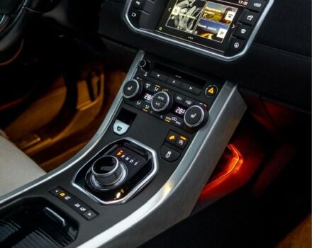 Белый Ленд Ровер Эвок, объемом двигателя 2 л и пробегом 125 тыс. км за 23500 $, фото 7 на Automoto.ua