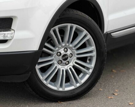 Белый Ленд Ровер Эвок, объемом двигателя 2 л и пробегом 125 тыс. км за 14800 $, фото 4 на Automoto.ua