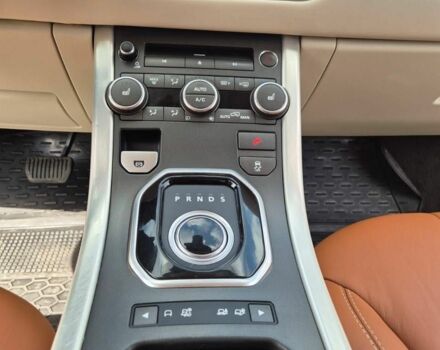 Білий Ленд Ровер Евок, об'ємом двигуна 2.2 л та пробігом 127 тис. км за 17999 $, фото 12 на Automoto.ua