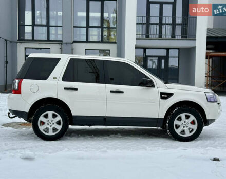 Белый Ленд Ровер Фрилендер, объемом двигателя 2.2 л и пробегом 190 тыс. км за 11500 $, фото 11 на Automoto.ua