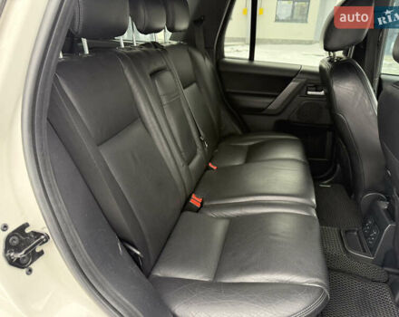 Белый Ленд Ровер Фрилендер, объемом двигателя 2.2 л и пробегом 190 тыс. км за 11500 $, фото 65 на Automoto.ua