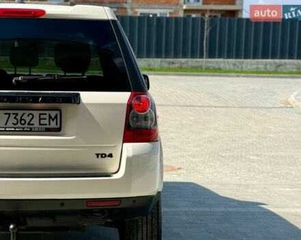 Белый Ленд Ровер Фрилендер, объемом двигателя 2.18 л и пробегом 190 тыс. км за 11300 $, фото 46 на Automoto.ua