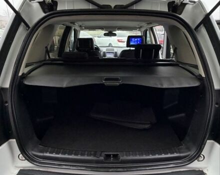 Білий Ленд Ровер Freelander, об'ємом двигуна 2.2 л та пробігом 297 тис. км за 11000 $, фото 5 на Automoto.ua