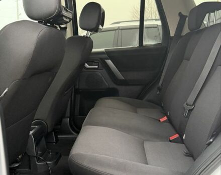 Білий Ленд Ровер Freelander, об'ємом двигуна 2.2 л та пробігом 297 тис. км за 11000 $, фото 14 на Automoto.ua