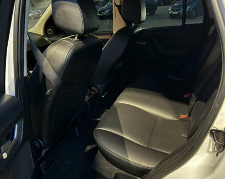 Белый Ленд Ровер Фрилендер, объемом двигателя 2.18 л и пробегом 198 тыс. км за 12600 $, фото 9 на Automoto.ua