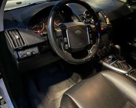 Белый Ленд Ровер Фрилендер, объемом двигателя 2.18 л и пробегом 198 тыс. км за 12600 $, фото 7 на Automoto.ua