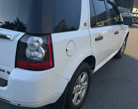 Белый Ленд Ровер Фрилендер, объемом двигателя 2.18 л и пробегом 198 тыс. км за 12600 $, фото 3 на Automoto.ua