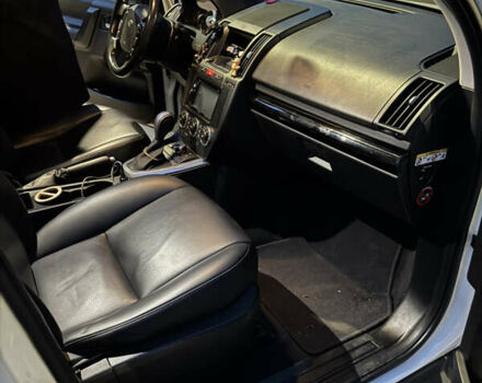 Белый Ленд Ровер Фрилендер, объемом двигателя 2.18 л и пробегом 198 тыс. км за 12600 $, фото 13 на Automoto.ua