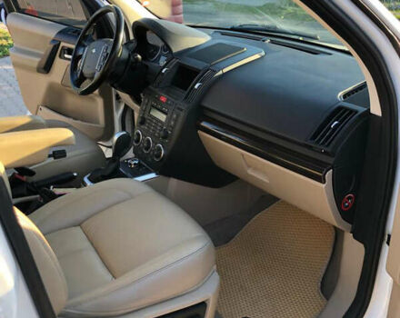 Белый Ленд Ровер Фрилендер, объемом двигателя 3.2 л и пробегом 165 тыс. км за 13700 $, фото 13 на Automoto.ua