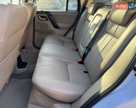 Білий Ленд Ровер Freelander, об'ємом двигуна 2.18 л та пробігом 235 тис. км за 14499 $, фото 21 на Automoto.ua