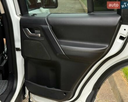 Білий Ленд Ровер Freelander, об'ємом двигуна 2.18 л та пробігом 295 тис. км за 13700 $, фото 22 на Automoto.ua