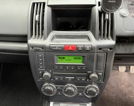 Белый Ленд Ровер Фрилендер, объемом двигателя 2.2 л и пробегом 225 тыс. км за 5000 $, фото 12 на Automoto.ua