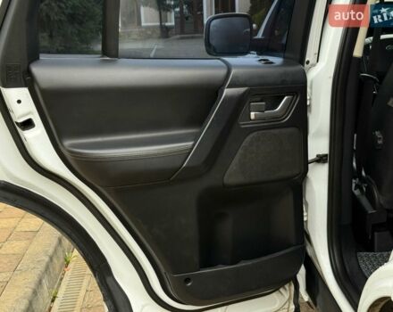 Білий Ленд Ровер Freelander, об'ємом двигуна 2.18 л та пробігом 295 тис. км за 13700 $, фото 16 на Automoto.ua
