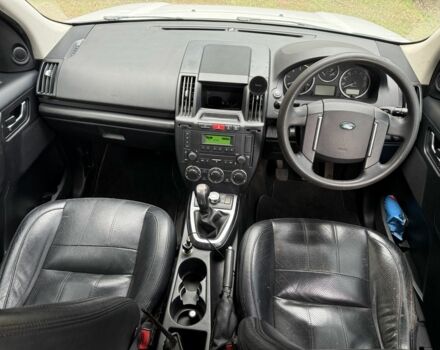 Белый Ленд Ровер Фрилендер, объемом двигателя 2.2 л и пробегом 225 тыс. км за 5000 $, фото 8 на Automoto.ua