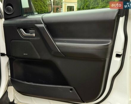 Білий Ленд Ровер Freelander, об'ємом двигуна 2.18 л та пробігом 295 тис. км за 13700 $, фото 32 на Automoto.ua