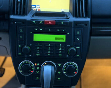 Білий Ленд Ровер Freelander, об'ємом двигуна 2.18 л та пробігом 235 тис. км за 14499 $, фото 19 на Automoto.ua