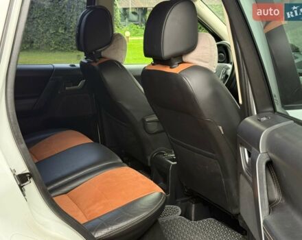 Білий Ленд Ровер Freelander, об'ємом двигуна 2.18 л та пробігом 295 тис. км за 13700 $, фото 20 на Automoto.ua