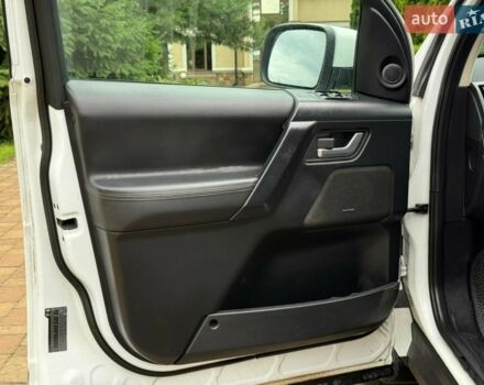 Білий Ленд Ровер Freelander, об'ємом двигуна 2.18 л та пробігом 295 тис. км за 13700 $, фото 5 на Automoto.ua