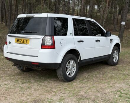 Белый Ленд Ровер Фрилендер, объемом двигателя 2.2 л и пробегом 225 тыс. км за 5000 $, фото 4 на Automoto.ua