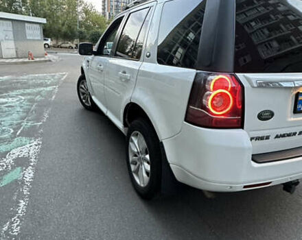 Белый Ленд Ровер Фрилендер, объемом двигателя 2.2 л и пробегом 288 тыс. км за 14000 $, фото 2 на Automoto.ua