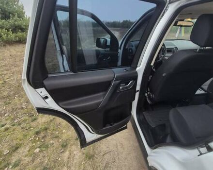 Білий Ленд Ровер Freelander, об'ємом двигуна 2.18 л та пробігом 193 тис. км за 15800 $, фото 9 на Automoto.ua