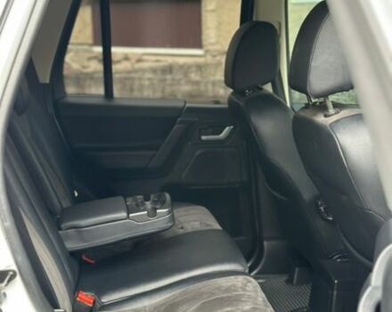 Белый Ленд Ровер Фрилендер, объемом двигателя 2.18 л и пробегом 275 тыс. км за 14200 $, фото 28 на Automoto.ua