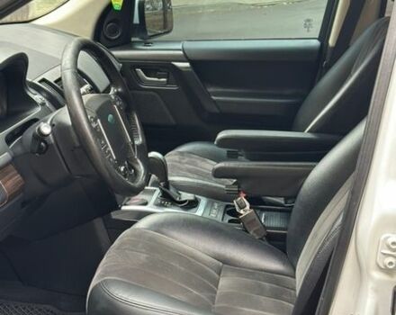 Белый Ленд Ровер Фрилендер, объемом двигателя 2.18 л и пробегом 275 тыс. км за 14200 $, фото 20 на Automoto.ua