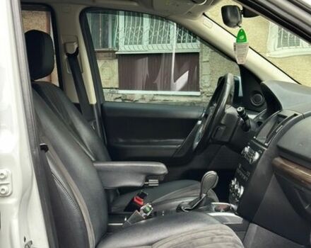 Белый Ленд Ровер Фрилендер, объемом двигателя 2.18 л и пробегом 275 тыс. км за 14200 $, фото 31 на Automoto.ua