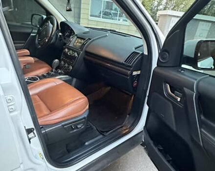 Белый Ленд Ровер Фрилендер, объемом двигателя 2.2 л и пробегом 288 тыс. км за 14000 $, фото 9 на Automoto.ua