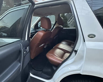 Белый Ленд Ровер Фрилендер, объемом двигателя 2.2 л и пробегом 288 тыс. км за 14000 $, фото 7 на Automoto.ua