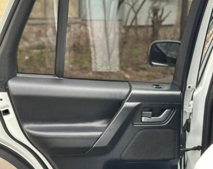 Белый Ленд Ровер Фрилендер, объемом двигателя 2.18 л и пробегом 275 тыс. км за 14200 $, фото 21 на Automoto.ua