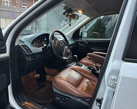 Белый Ленд Ровер Фрилендер, объемом двигателя 2.2 л и пробегом 288 тыс. км за 14000 $, фото 6 на Automoto.ua