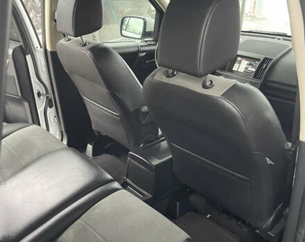 Белый Ленд Ровер Фрилендер, объемом двигателя 2.2 л и пробегом 207 тыс. км за 13950 $, фото 113 на Automoto.ua