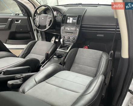 Белый Ленд Ровер Фрилендер, объемом двигателя 2.2 л и пробегом 207 тыс. км за 13950 $, фото 132 на Automoto.ua