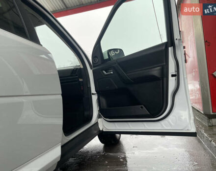 Белый Ленд Ровер Фрилендер, объемом двигателя 2.2 л и пробегом 207 тыс. км за 13950 $, фото 130 на Automoto.ua